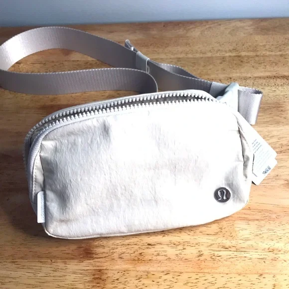 NWT Lululemon Everywhere Belt Bag White Opal - Picture 9 of 10